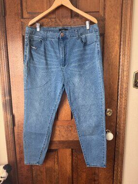 #2 Forever 21+ Medium Wash Denim Skinny Jeans Size 16